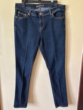 Jordache Dark Blue Skinny Jeans with Center Front Crease. Size 14